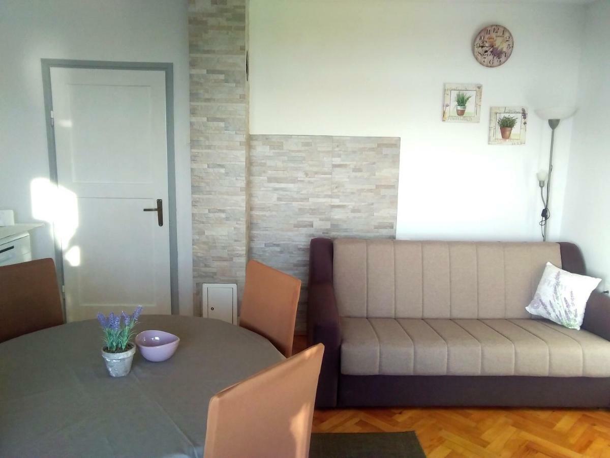 Apartment Nina เซนญ์ ภายนอก รูปภาพ